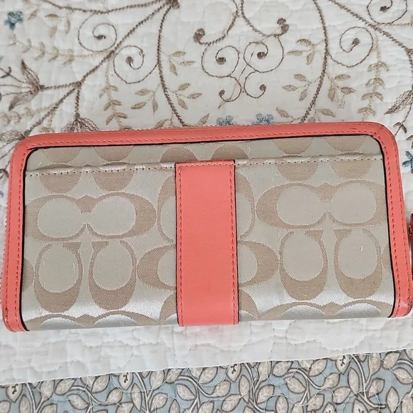 ๐คHP๐คCoach Soho Vintage Zip Around Wallet - Picture 3 of 14